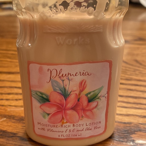 Vintage 90s Bath & Body Works Plumeria Moisture Rich Body Lotion - Picture 2 of 6